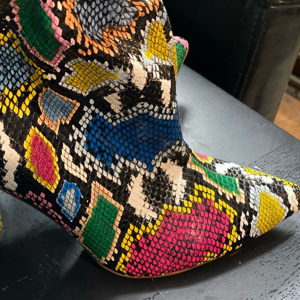 Snakeskin Pointy Toe Boot Size 9 FINAL PRICE!!